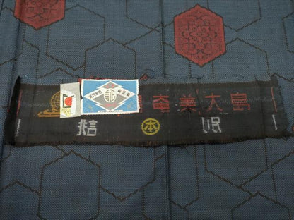 平和屋着物●本場大島紬　7マルキ　泥染め　亀甲花文　証紙付き　正絹　逸品　CAAT7108vf