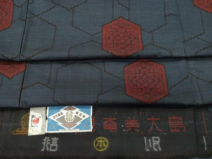 平和屋着物●本場大島紬　7マルキ　泥染め　亀甲花文　証紙付き　正絹　逸品　CAAT7108vf