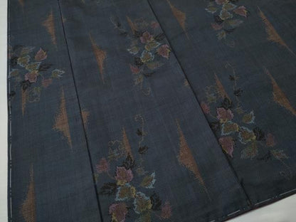 平和屋着物●本場大島紬 7マルキ 霞蔦の葉文 正絹 逸品 CAAU1629yc