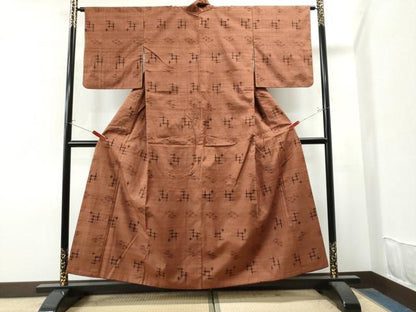 平和屋着物●国指定重要無形文化財 本場久米島紬 手織 正絹 逸品 CAAU1660yc