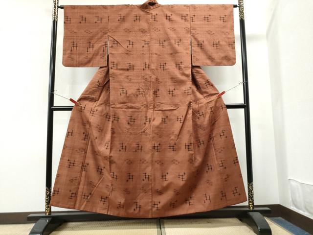 平和屋着物●国指定重要無形文化財 本場久米島紬 手織 正絹 逸品 CAAU1660yc