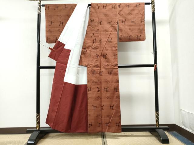平和屋着物●国指定重要無形文化財 本場久米島紬 手織 正絹 逸品 CAAU1660yc
