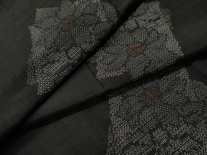平和屋着物●上質な紬 色紙重ね花文 黒地 正絹 逸品 CAAU1856yc