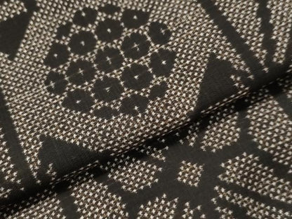 平和屋着物●本場大島紬 7マルキ 麻の葉吉祥文 正絹 逸品 CAAU1896yc