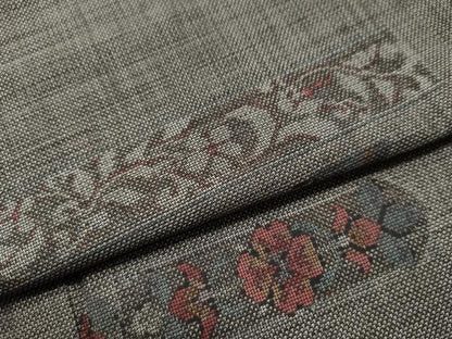 平和屋着物●本場大島紬 9マルキ 短冊花唐草文 正絹 逸品 CAAU1972yc
