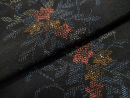 平和屋着物●上質な紬 花唐草文 黒地 正絹 逸品 未使用 CAAU1992yc