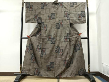 平和屋着物●本場大島紬　7マルキ　色紙重ね花唐草文　正絹　逸品　未使用　CAAU1994yc