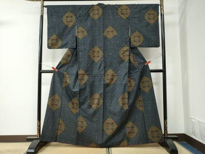 平和屋着物●本場大島紬 7マルキ 菱吉祥花唐草文 正絹 逸品 CAAU2010yc