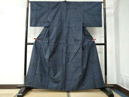 平和屋着物●本場大島紬 7マルキ 短冊草花文 まるやま扱い 正絹 逸品 CAAU2231yc