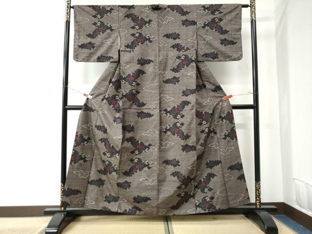 平和屋着物●本場大島紬 9マルキ 雲取り破れ色紙草花文 正絹 逸品 CAAU2379yc