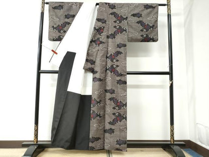 平和屋着物●本場大島紬 9マルキ 雲取り破れ色紙草花文 正絹 逸品 CAAU2379yc