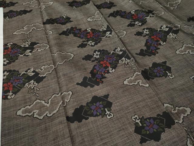 平和屋着物●本場大島紬 9マルキ 雲取り破れ色紙草花文 正絹 逸品 CAAU2379yc