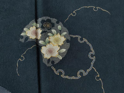 平和屋着物●訪問着 駒刺繍 雪輪流水舞桜文 紺地 金彩 正絹 逸品 CAAU2539yc