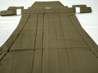平和屋着物●男性　馬乗り袴　茶席　訪問袴　寿峯作　福寿織　色無地　国防色　反端付き　正絹　逸品　未使用　CAAU2661yc