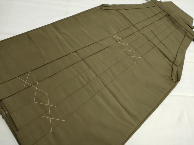 平和屋着物●男性　馬乗り袴　茶席　訪問袴　寿峯作　福寿織　色無地　国防色　反端付き　正絹　逸品　未使用　CAAU2661yc