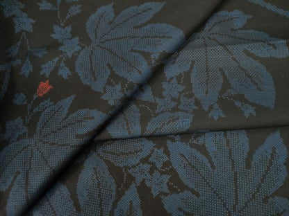 平和屋着物●本場大島紬 7マルキ 網目楓花文 正絹 逸品 CAAU2674yc
