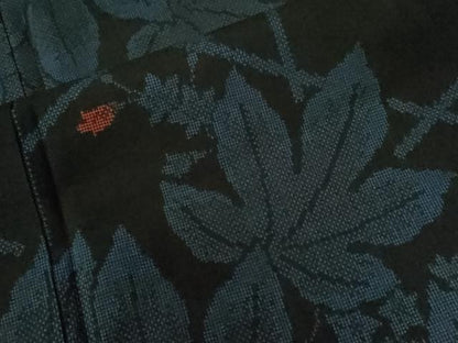 平和屋着物●本場大島紬 7マルキ 網目楓花文 正絹 逸品 CAAU2674yc