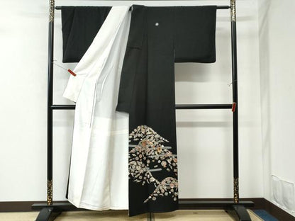 平和屋着物●創業460年・千總　黒留袖　駒刺繍　エ霞遠山宝尽くし吉祥文　金糸　正絹　逸品　CAAU2683yc