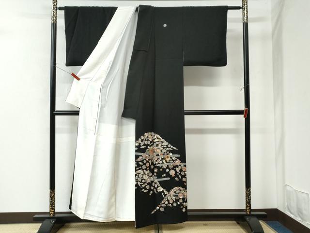 平和屋着物●創業460年・千總　黒留袖　駒刺繍　エ霞遠山宝尽くし吉祥文　金糸　正絹　逸品　CAAU2683yc