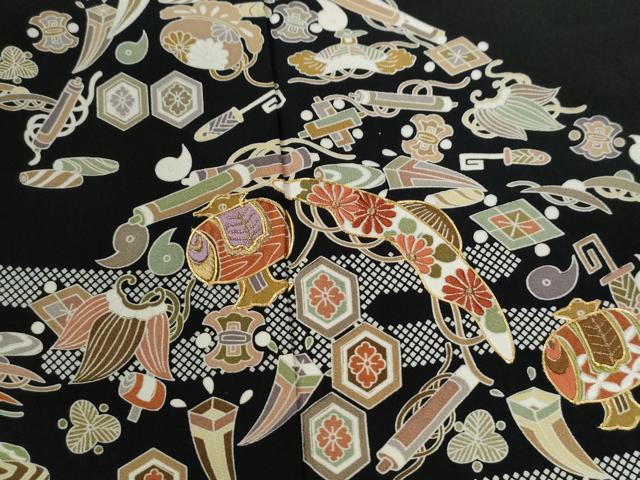 平和屋着物●創業460年・千總　黒留袖　駒刺繍　エ霞遠山宝尽くし吉祥文　金糸　正絹　逸品　CAAU2683yc