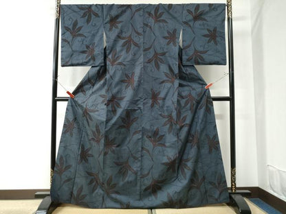 平和屋着物●本場大島紬 7マルキ 唐草文 正絹 逸品 CAAU2716yc