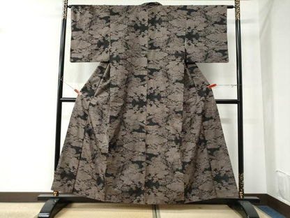 平和屋着物●本場大島紬 9マルキ 雲取り枝松文 正絹 逸品 CAAU2756yc