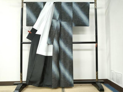 平和屋着物●本場大島紬 9マルキ 斜線吉祥文 正絹 逸品 CAAU2779yc