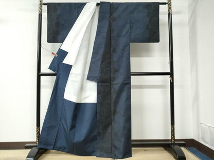平和屋着物●本場大島紬　7マルキ　雪輪文　正絹　逸品　CAAU2844yc