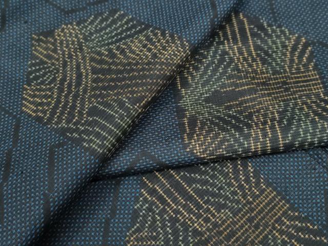 平和屋着物●本場大島紬 7マルキ 亀甲重ね吉祥文 正絹 逸品 CAAU2987yc