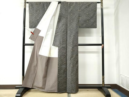 平和屋着物●本場大島紬 7マルキ 亀甲吉祥文 正絹 逸品 CAAU3024yc