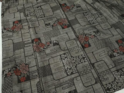 平和屋着物●本場大島紬　9マルキ　色紙重ね吉祥花唐草文　正絹　逸品　CAAU3125yc