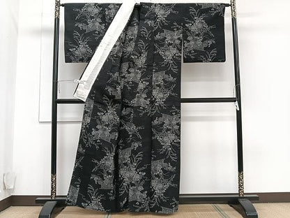 平和屋着物▽上質な紬　単衣　草花文　黒地　正絹　逸品　CAAU3900xi