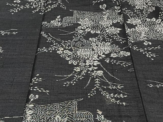 平和屋着物▽上質な紬　単衣　草花文　黒地　正絹　逸品　CAAU3900xi