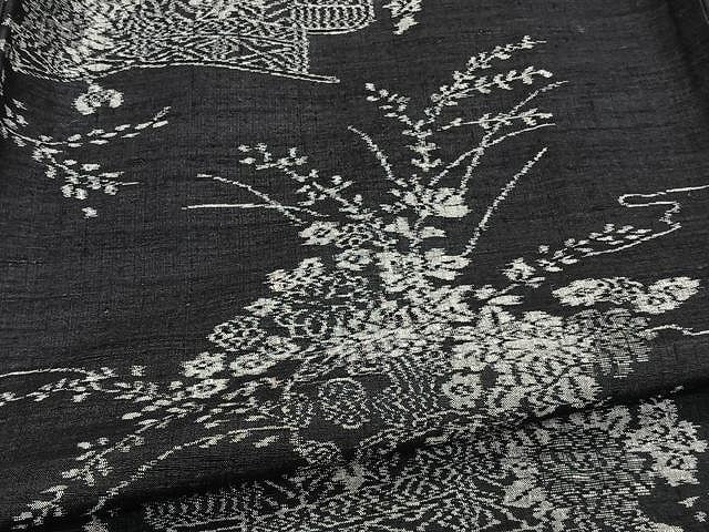 平和屋着物▽上質な紬　単衣　草花文　黒地　正絹　逸品　CAAU3900xi