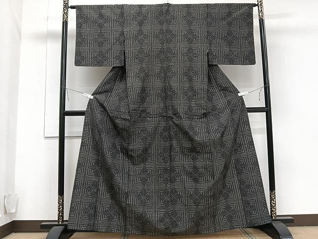 平和屋着物▽上質な紬 単衣 幾何学文 黒地 正絹 逸品 CAAU3912xi