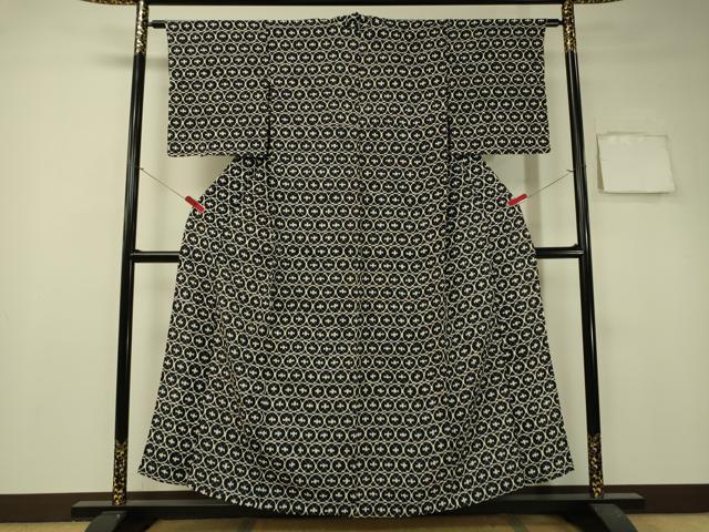 平和屋着物▽上質な小紋 単衣 型染め 丸繋ぎ 黒地 正絹 逸品 CAAU5393vp