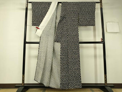 平和屋着物▽上質な小紋 単衣 型染め 丸繋ぎ 黒地 正絹 逸品 CAAU5393vp