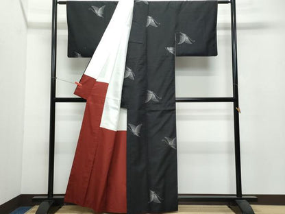 平和屋着物●上質な紬　舞蝶文　黒地　正絹　逸品　CAAU9704vf