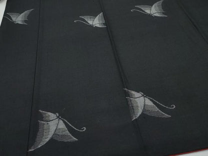 平和屋着物●上質な紬　舞蝶文　黒地　正絹　逸品　CAAU9704vf
