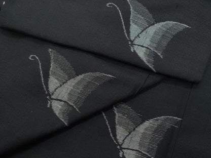 平和屋着物●上質な紬　舞蝶文　黒地　正絹　逸品　CAAU9704vf