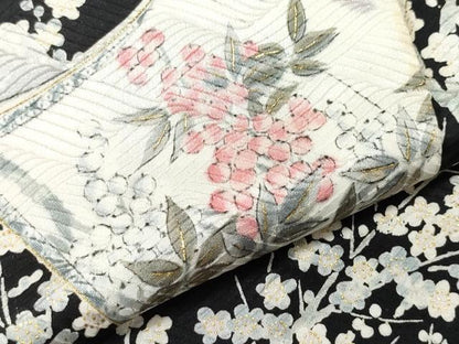 平和屋着物●創業460年・千總　振袖　冊子枝花文　黒地　金彩　正絹　逸品　CAAU9757vf