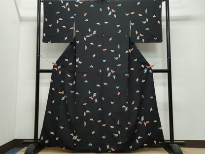 平和屋着物●上質な小紋 型染め 飛鳥文 黒地 鬼しぼ縮緬 正絹 逸品 CAAU9961vf