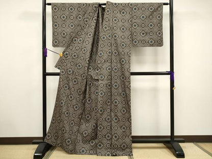 平和屋着物▽本場大島紬 龍郷絣 単衣 菱花文 正絹 逸品 CAAV3735dy