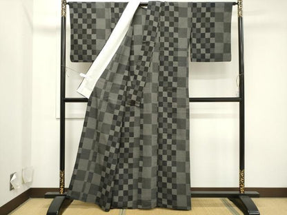 平和屋着物▽本塩沢 単衣 市松文様 黒地 正絹 逸品 CAAV3754dy