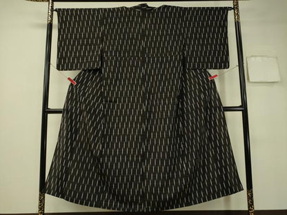 平和屋着物▽上質な紬 単衣 雨絣 黒地 正絹 逸品 CAAV4492vp