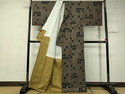 平和屋着物●本場大島紬 7マルキ 格子花文 正絹 逸品 CAAV4769vp