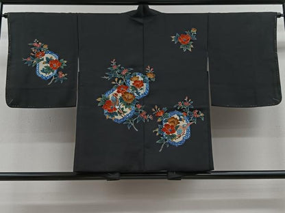 平和屋着物＃羽織　作家物　休み鳥枝花文　黒地　正絹　逸品　未使用　CAAV5748id