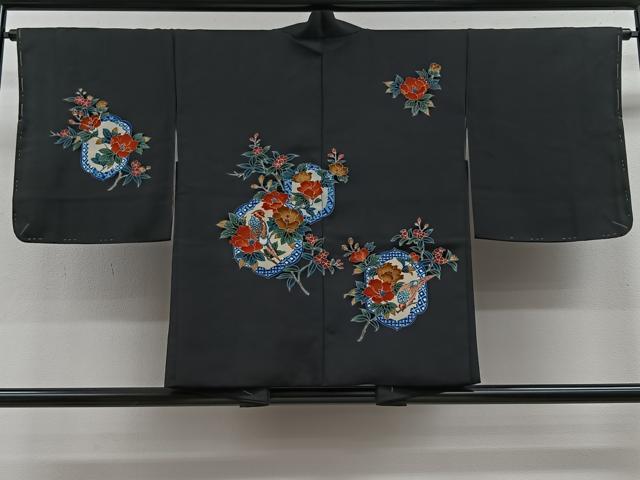 平和屋着物＃羽織　作家物　休み鳥枝花文　黒地　正絹　逸品　未使用　CAAV5748id