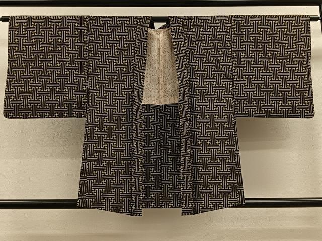 平和屋着物＃本場大島紬　龍郷絣　秋名バラ　羽織　正絹　逸品　CAAV5770id