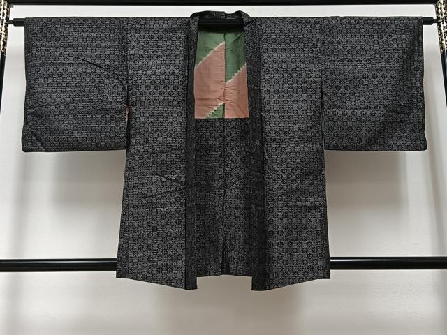 平和屋着物∞羽織 紬地 舞花文 黒地 銀糸 正絹 逸品 CAAV5778id
